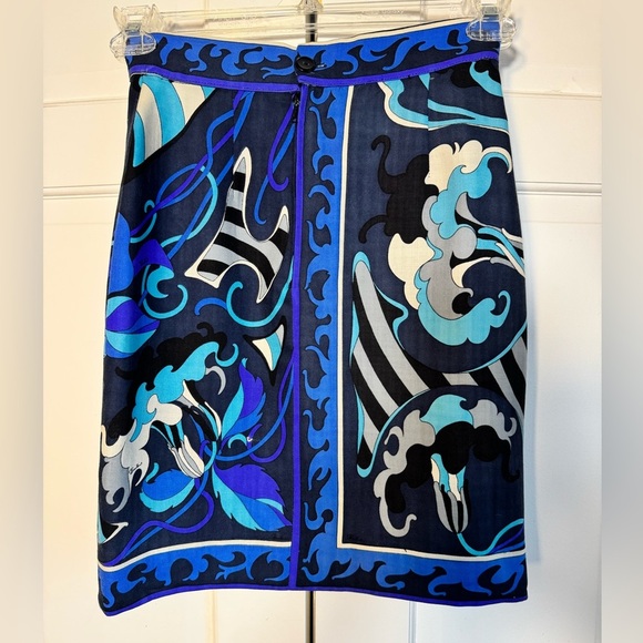 Like New!! Emilio Pucci Blue and Black Skirt with Retro Print 🤩 STUNNING 🤩 - Picture 2 of 15